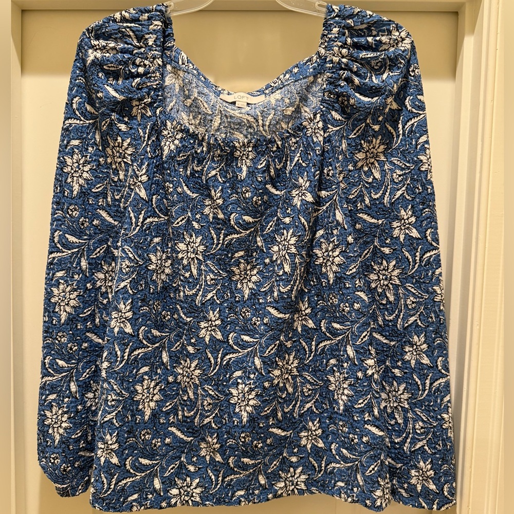 NWOT-LOFT Blue and White Ruched Long Sleeve Floral Blouse